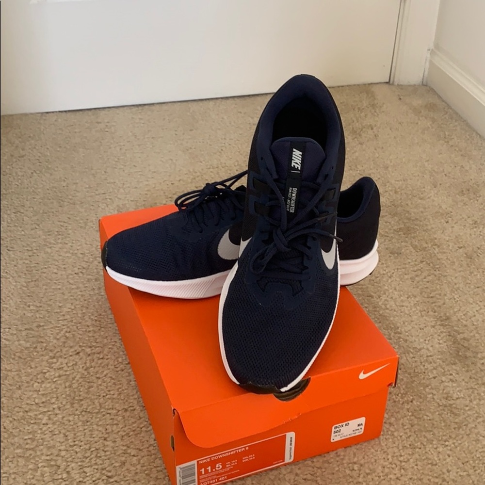 Nike running shoes-never worn